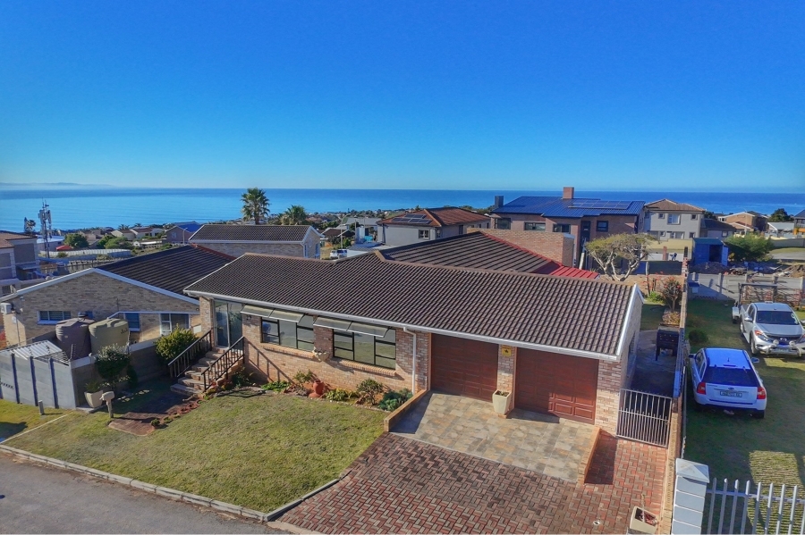 3 Bedroom Property for Sale in Wavecrest Eastern Cape